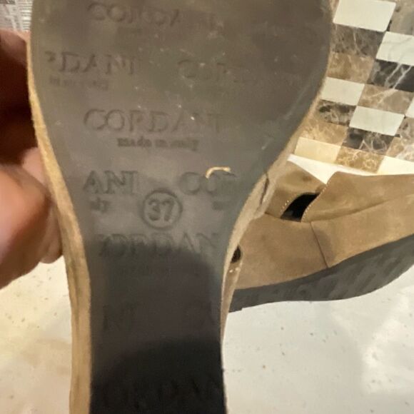 Cordani Suede Heels - Picture 5 of 6